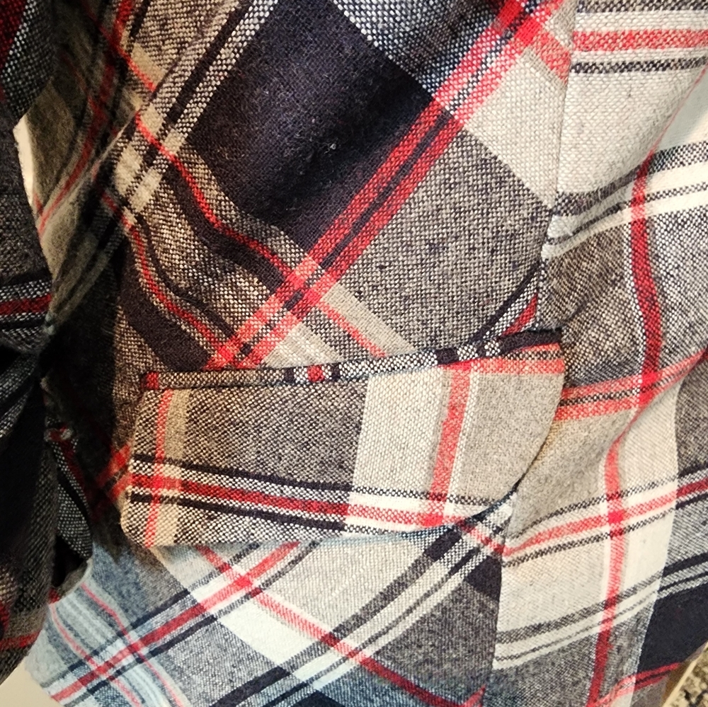 Blazer - Picture 4 of 9